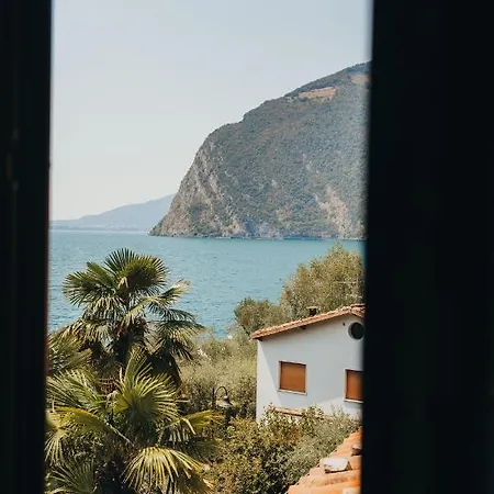 Sensole Contemporanea Monte Isola
